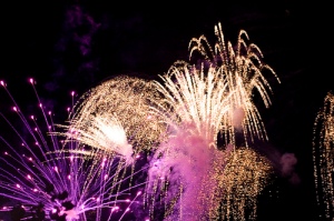 complementary_purple_gold_fireworks